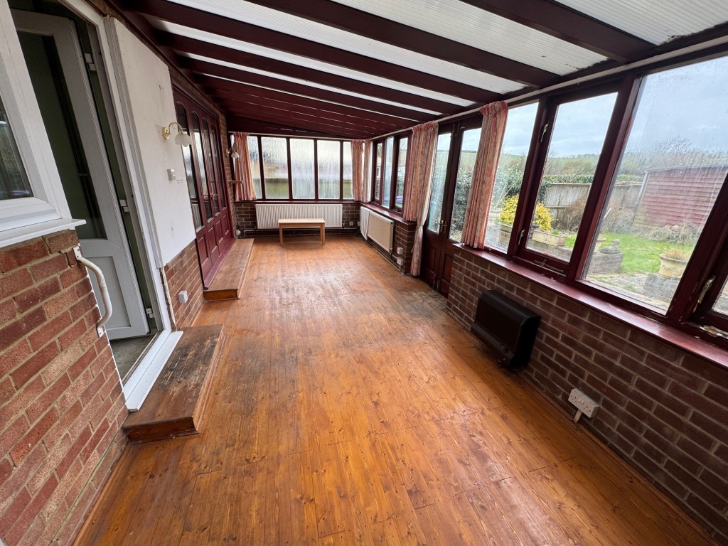 Lot: 122 - WATER DAMAGED DETACHED BUNGALOW - Conservatory